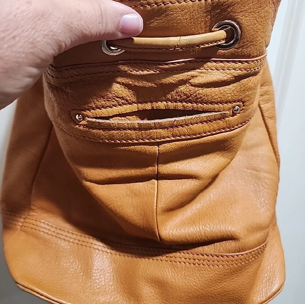 B. Makowsky Genuine Leather Drawstring Hobo Bucket Bag Camel Tan